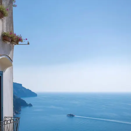 La Saracena-traditional With Sea View شقة